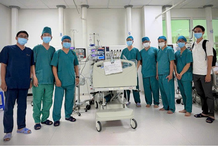 Lấy 3 mảnh xương lươn trong phế quản cho bé trai 7 tháng tuổi- Ảnh 2.