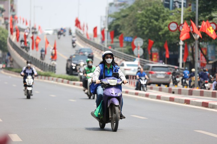 Miền Trung nắng nóng sát ngưỡng 40 độ - Ảnh 1.