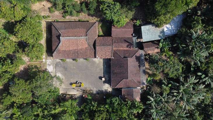 Đến hội làng nổi tiếng xem trình diễn trang phục mo cau - Ảnh 3.
