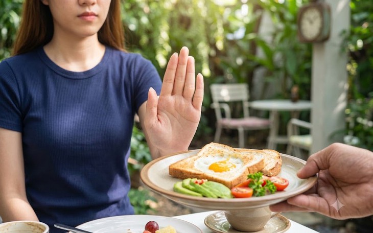 Ăn mặn ảnh hưởng đến huyết áp như thế nào? - Ảnh 3.