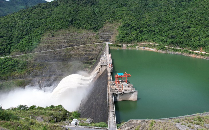 Chuyên gia phân tích những điểm ‘có một không hai’ của cơn bão số 4- Ảnh 2.