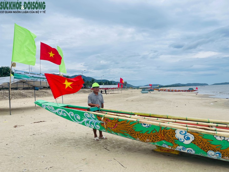 Vì sao làng biển chia nhau 4 màu để treo cờ, mặc áo cả tháng trời?- Ảnh 5.