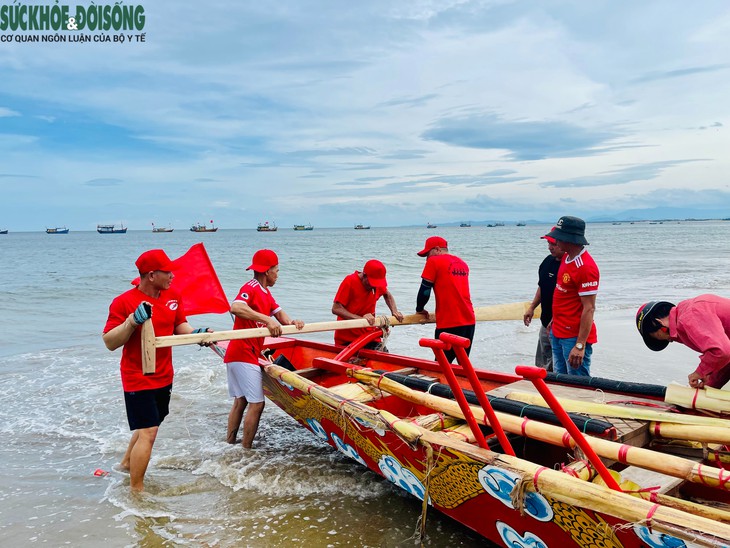 Vì sao làng biển chia nhau 4 màu để treo cờ, mặc áo cả tháng trời?- Ảnh 12.