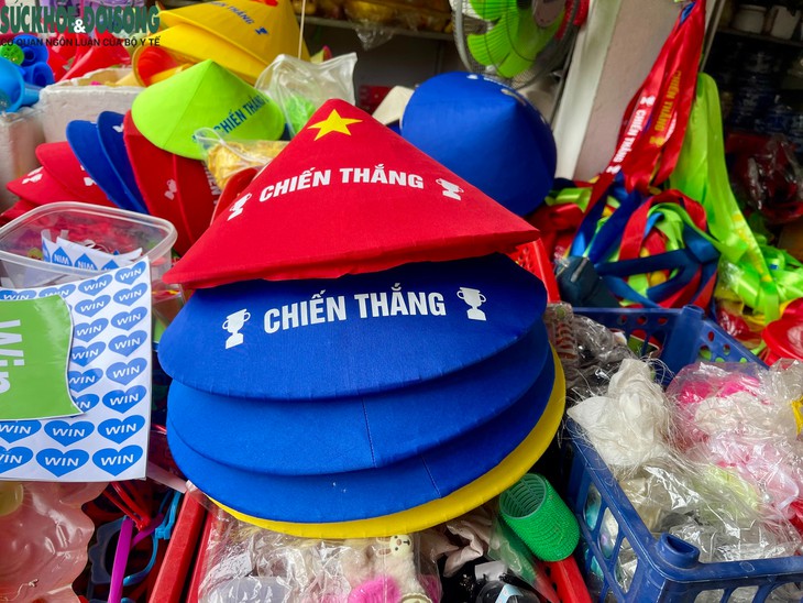 Vì sao làng biển chia nhau 4 màu để treo cờ, mặc áo cả tháng trời?- Ảnh 11.