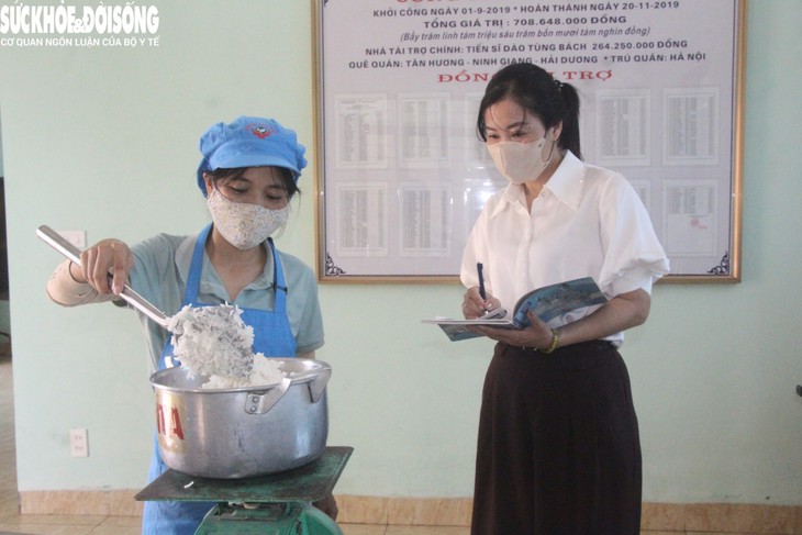Hải Phòng sẽ dừng hợp đồng với cơ sở nấu ăn trường học không bảo đảm ATTP- Ảnh 1.