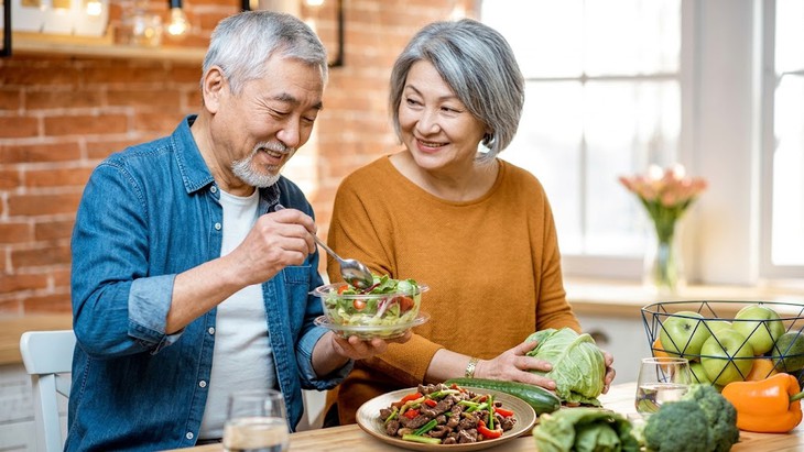 Vì sao người sau tuổi 60 nên ăn các thực phẩm giàu sắt? - Ảnh 1.