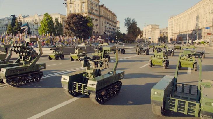 Ukraine tổ chức cuộc diễu binh toàn phương tiện không người lái đầu tiên trên thế giới - Ảnh 1.