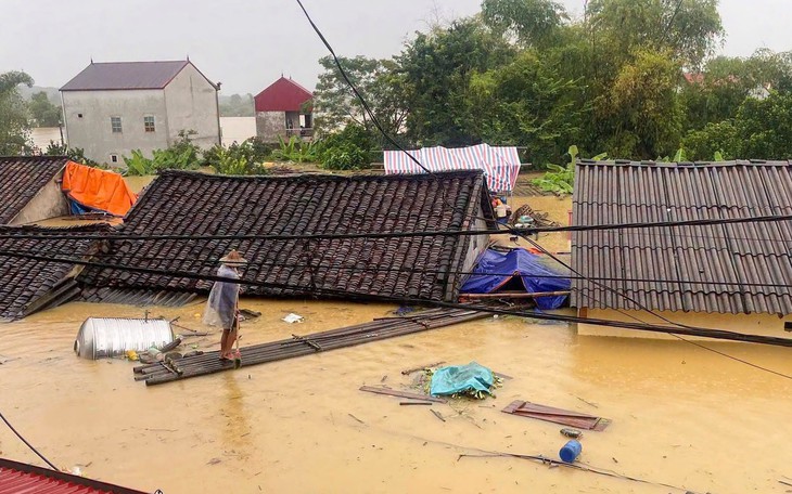 Bão số 4 suy yếu thành áp thấp nhiệt đới, vẫn trên Biển Đông- Ảnh 2.