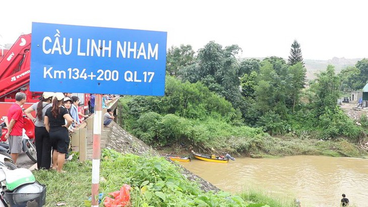 Cận cảnh cuộc tìm kiếm 3 người mất tích sau vụ lật thuyền ở Thái Nguyên- Ảnh 10.