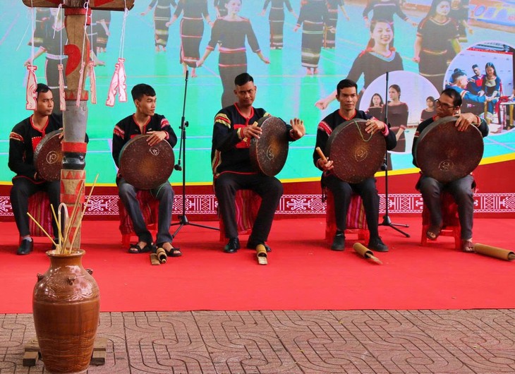 Đưa tiếng cồng chiêng ngân vang trong nhịp sống hiện đại - Ảnh 1.