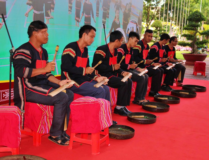 Đưa tiếng cồng chiêng ngân vang trong nhịp sống hiện đại - Ảnh 2.