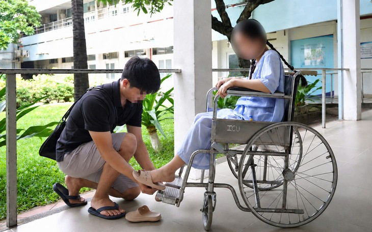 Cao điểm mùa mưa, liên tục tiếp nhận trẻ sốt xuất huyết nặng - Ảnh 3.