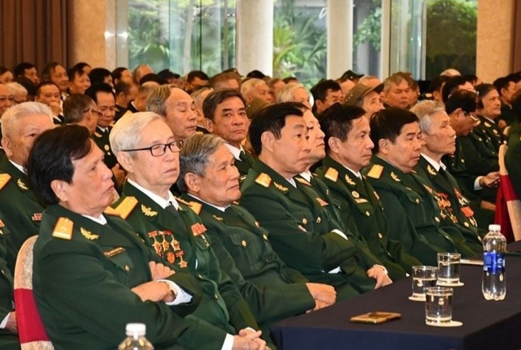 Nghỉ hưu trước hạn, sĩ quan được trợ cấp 5 tháng lương/năm- Ảnh 1.