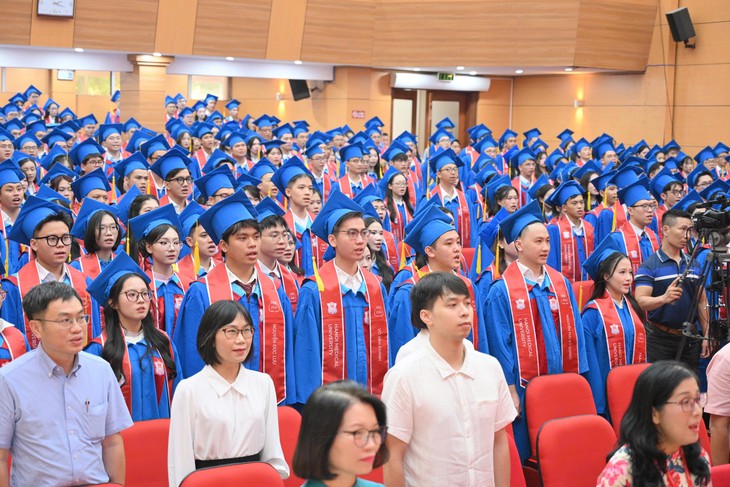 Gần 700 tân bác sĩ Đại học Y Hà Nội sẵn sàng hành trình chữa bệnh cứu người- Ảnh 1.