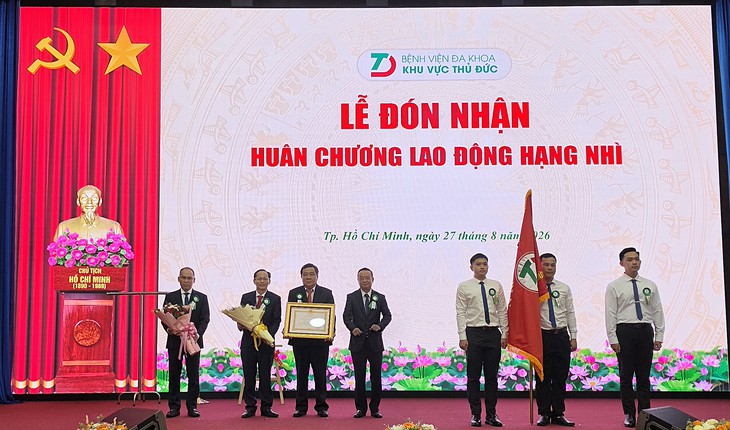 Bệnh viện nghìn tỷ ở TPHCM đón nhận Huân chương Lao động hạng Nhì- Ảnh 1.