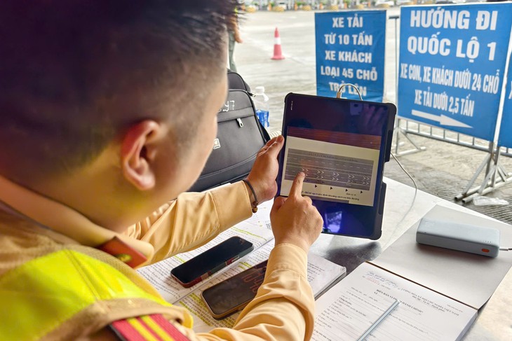 CSGT bật mí cách 'bắt' lỗi bám đuôi, không giữ khoảng cách an toàn trên cao tốc- Ảnh 4.