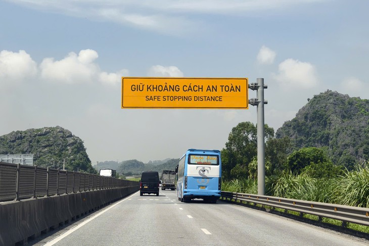 CSGT bật mí cách 'bắt' lỗi bám đuôi, không giữ khoảng cách an toàn trên cao tốc- Ảnh 3.