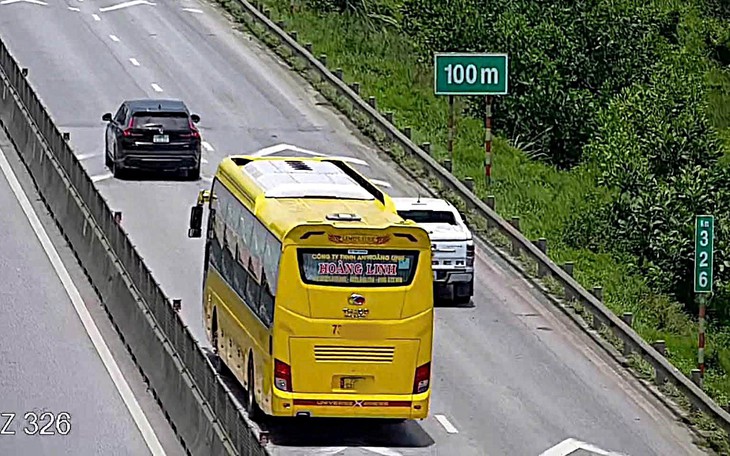 2 vụ tai nạn liên hoàn khiến 11 xe hư hỏng: Tài xế cùng mắc một lỗi- Ảnh 1.