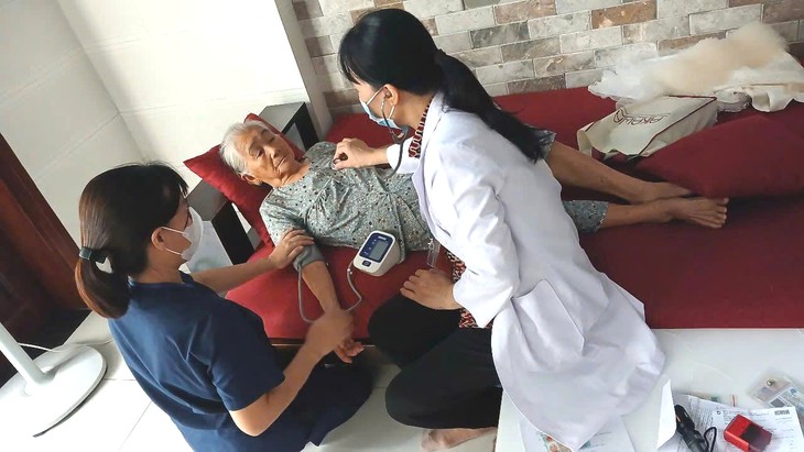 'Y tế cơ sở phải là nơi đưa tiến bộ y học đến gần dân nhất' - Ảnh 2.