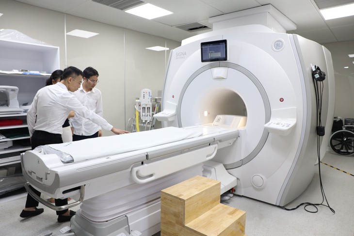 Vì sao bác sĩ không khuyến khích người khỏe mạnh tự ý chụp CT toàn thân?- Ảnh 2.