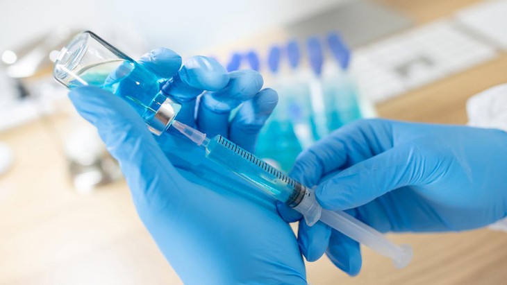 Mỹ phê duyệt các phiên bản vaccine Covid-19 ngừa biến thể mới của virus corona - Ảnh 1.