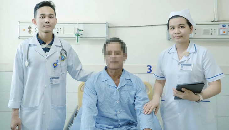 Đang làm đồng bất ngờ đột quỵ, bác sĩ khuyên không bỏ lỡ 'giờ vàng' - Ảnh 1.