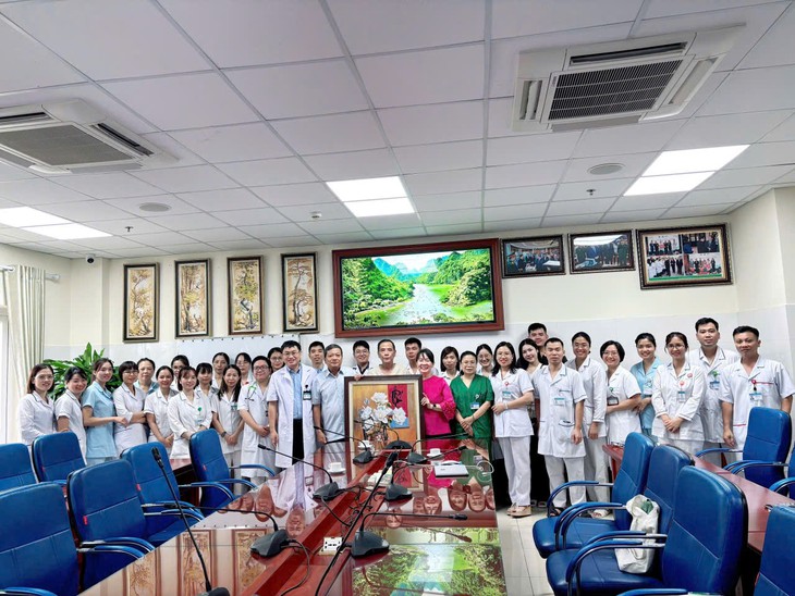 Ca ghép phổi thứ 15 được xuất viện: Vợ bệnh nhân rưng rưng cảm ơn y bác sĩ - Ảnh 1.