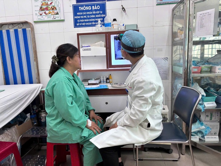 Ho sặc 30 phút sau bữa ăn, phát hiện xương cá hình chữ T mắc trong khí quản- Ảnh 1.