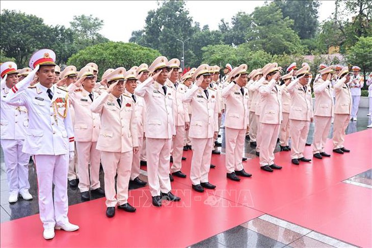 Lãnh đạo Đảng, Nhà nước vào Lăng viếng Chủ tịch Hồ Chí Minh - Ảnh 7.
