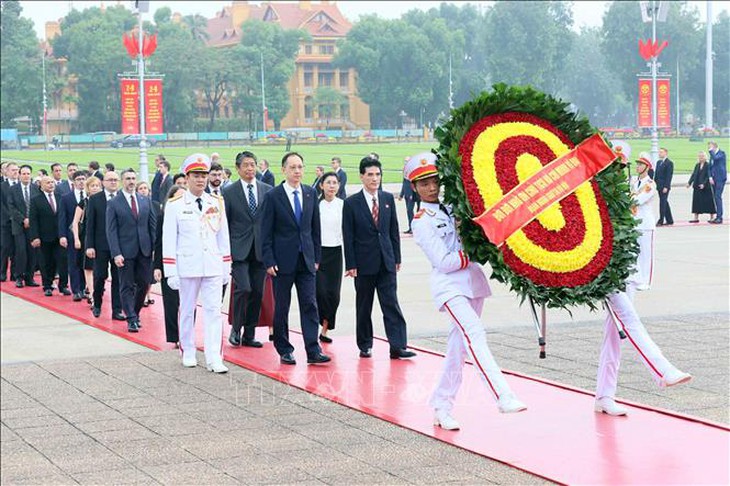 Lãnh đạo Đảng, Nhà nước vào Lăng viếng Chủ tịch Hồ Chí Minh - Ảnh 8.