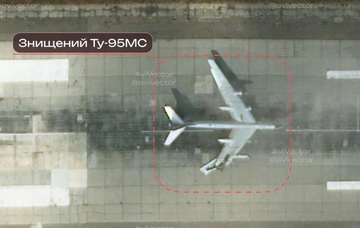 Ukraine tấn công căn cứ không quân Nga, phá hủy máy bay ném bom chiến lược Tu-95MS- Ảnh 1.