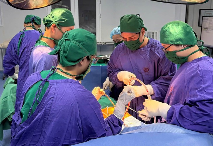 Ca thay khớp háng đặc biệt trên bệnh nhân 100 tuổi tại Quảng Ninh- Ảnh 1.