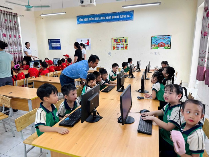 Giáo viên Hà Nội đón tin vui khi Sở Nội vụ đề xuất xét
thăng hạng trước ngày khai giảng- Ảnh 2.