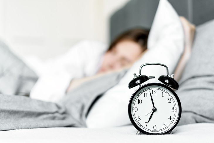 Ngủ 8 tiếng mỗi ngày có thật sự lý tưởng cho mọi người?- Ảnh 1.
