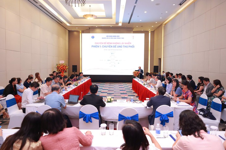 70-80% bệnh nhân ung thư phổi tại Việt Nam được chẩn đoán ở giai đoạn muộn- Ảnh 1.