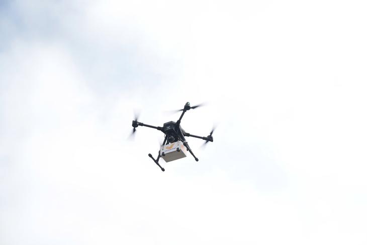 Thử nghiệm, tiến tới nhân rộng vận chuyển bằng UAV ở các tỉnh thành- Ảnh 1.