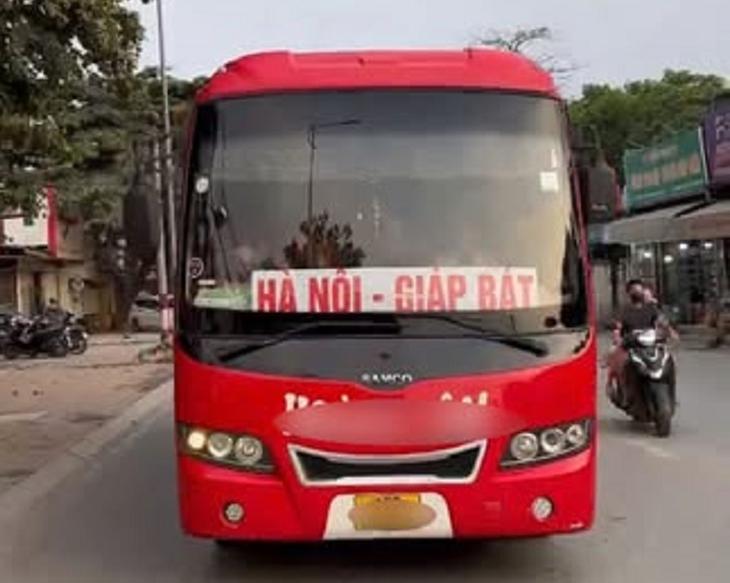 Phạt 33 triệu đồng với xe khách chở gần gấp đôi số người quy định- Ảnh 1.