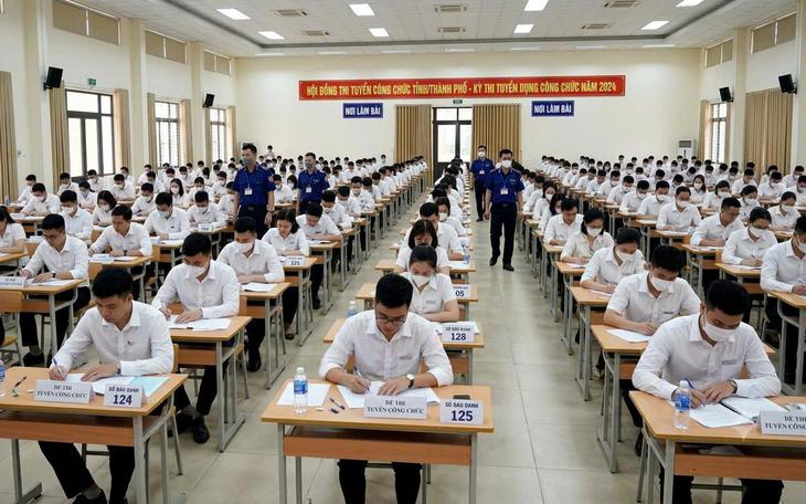 Mức lương đối với người được tuyển dụng, tiếp nhận vào làm công chức - Ảnh 2.