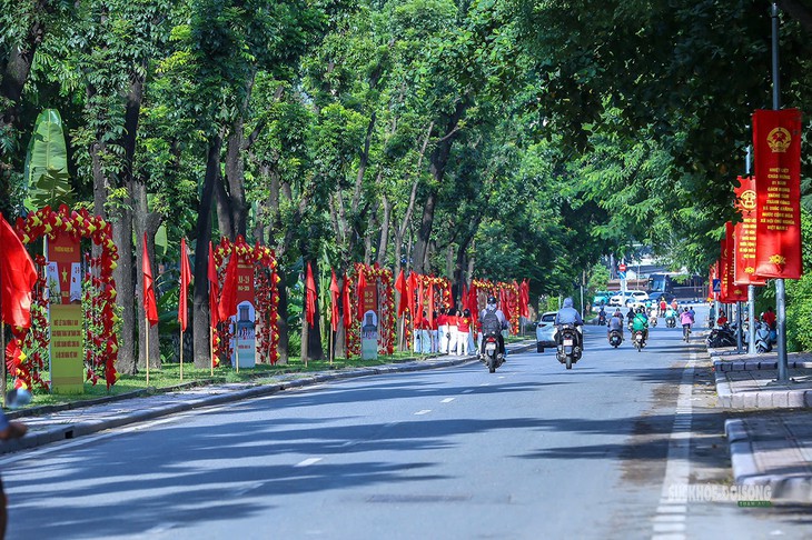 Phố Kim Mã thành điểm check-in rực rỡ dịp Quốc khánh- Ảnh 1.