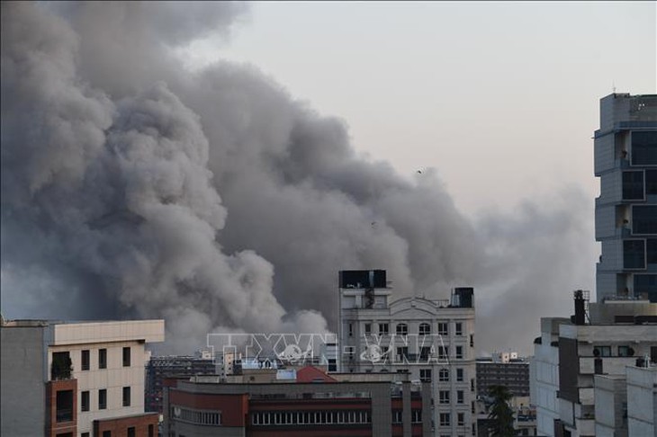 Mỹ ném bom đảo Larak của Iran, Tehran cảnh báo về đòn đáp trả ‘tàn khốc’- Ảnh 1.