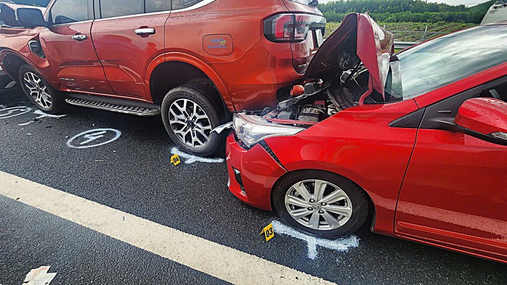 Cục CSGT: Chỉ xử lý lái xe 'cố ý' không giữ khoảng cách, bám đuôi xe trước- Ảnh 2.