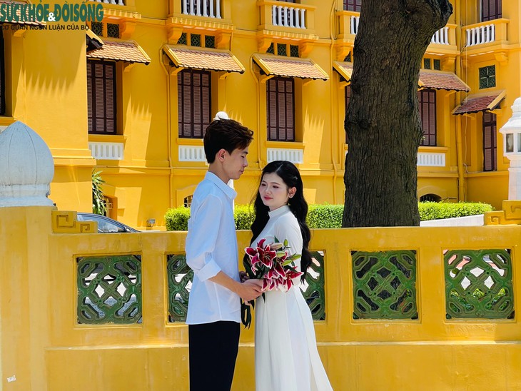 Người dân nô nức về Quảng trường Ba Đình chụp ảnh dịp Quốc khánh- Ảnh 9.