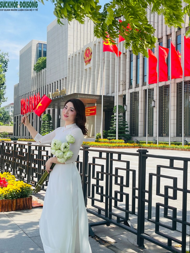 Người dân nô nức về Quảng trường Ba Đình chụp ảnh dịp Quốc khánh- Ảnh 10.
