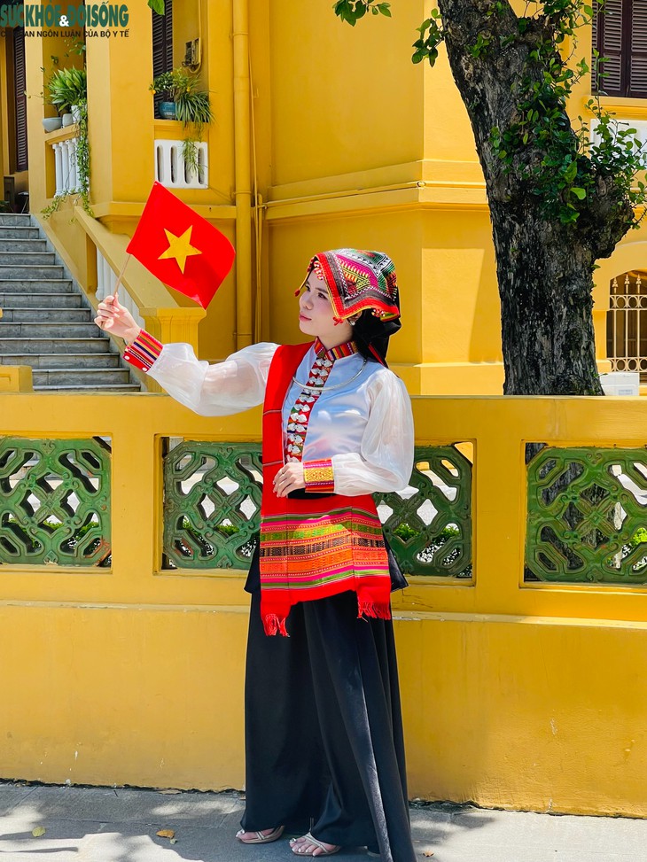 Người dân nô nức về Quảng trường Ba Đình chụp ảnh dịp Quốc khánh- Ảnh 7.