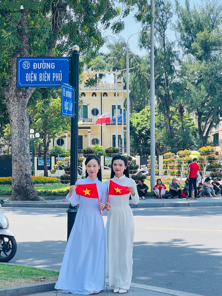 Người dân nô nức về Quảng trường Ba Đình chụp ảnh dịp Quốc khánh- Ảnh 8.