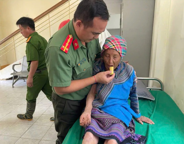 Manh mối từ 2 bó rau héo giúp tìm thấy cụ bà 81 tuổi mất tích- Ảnh 1.