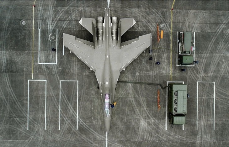 Tiêm kích J-16 Trung Quốc so tài Rafale Pháp tranh đoạt ngôi vị 'bá chủ bầu trời'- Ảnh 1.