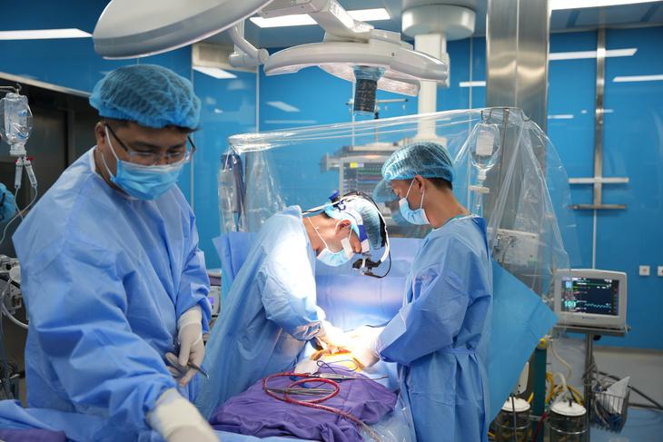 Phẫu thuật tim hở thành công cho bé gái 6 tuổi mắc tim bẩm sinh tại Quảng Ninh - Ảnh 1.