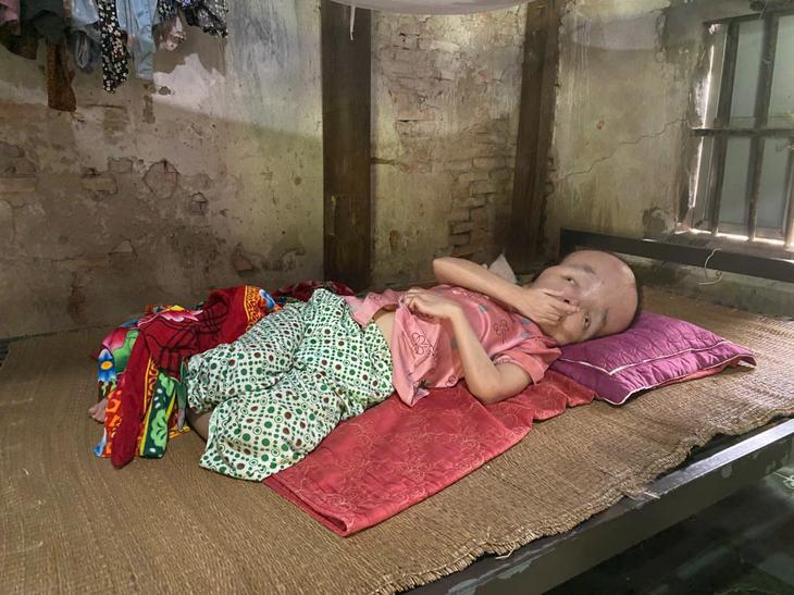 Vòng tay nhân ái giúp đỡ bà Hồng và con gái tật nguyền tại Hà Tĩnh - Ảnh 1.