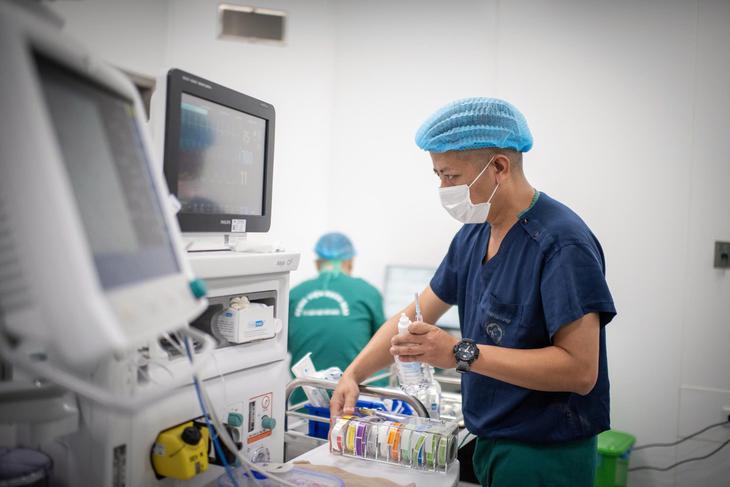 Đặt nền móng an toàn từ những ca mổ đầu tiên- Ảnh 1.